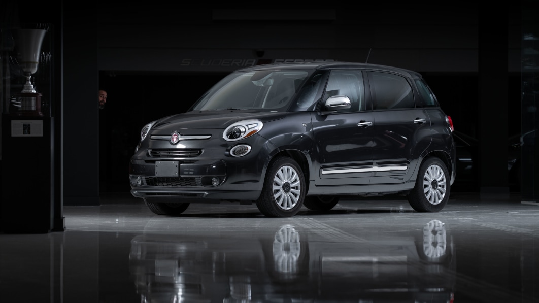 The Pope’s 2015 Fiat 500L Could Fetch $100,000 at Auction